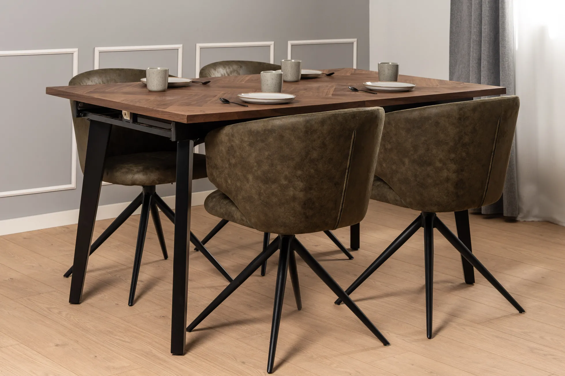 Victoria med drejefunktion suede mørkebrun